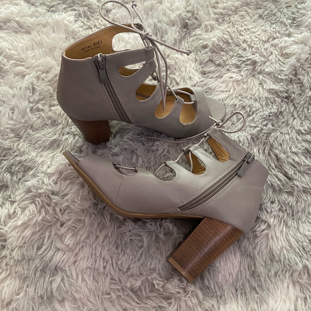 Chinese Laundry Heels Size 8